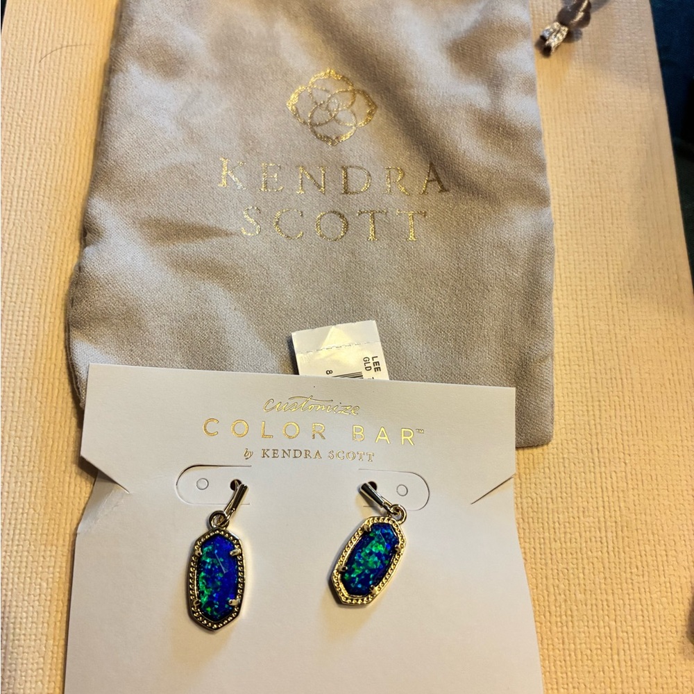 Kendra Scott Elegant Silver Earrings - Picture 2 of 4